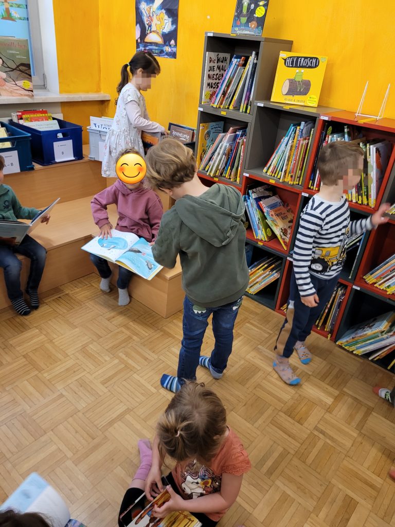 Kinder in der Bibliothek